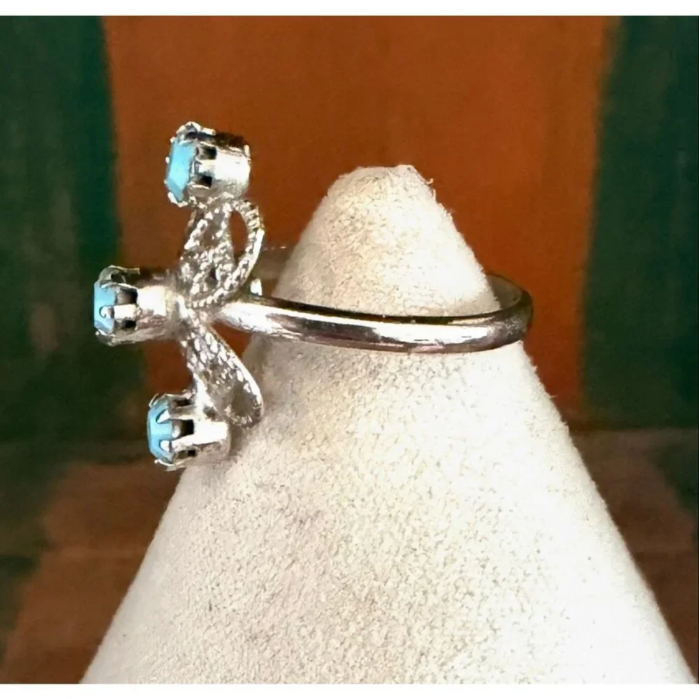 Vintage Adjustable Silver Tone Blue Glass Filigree Ring - Floral Design